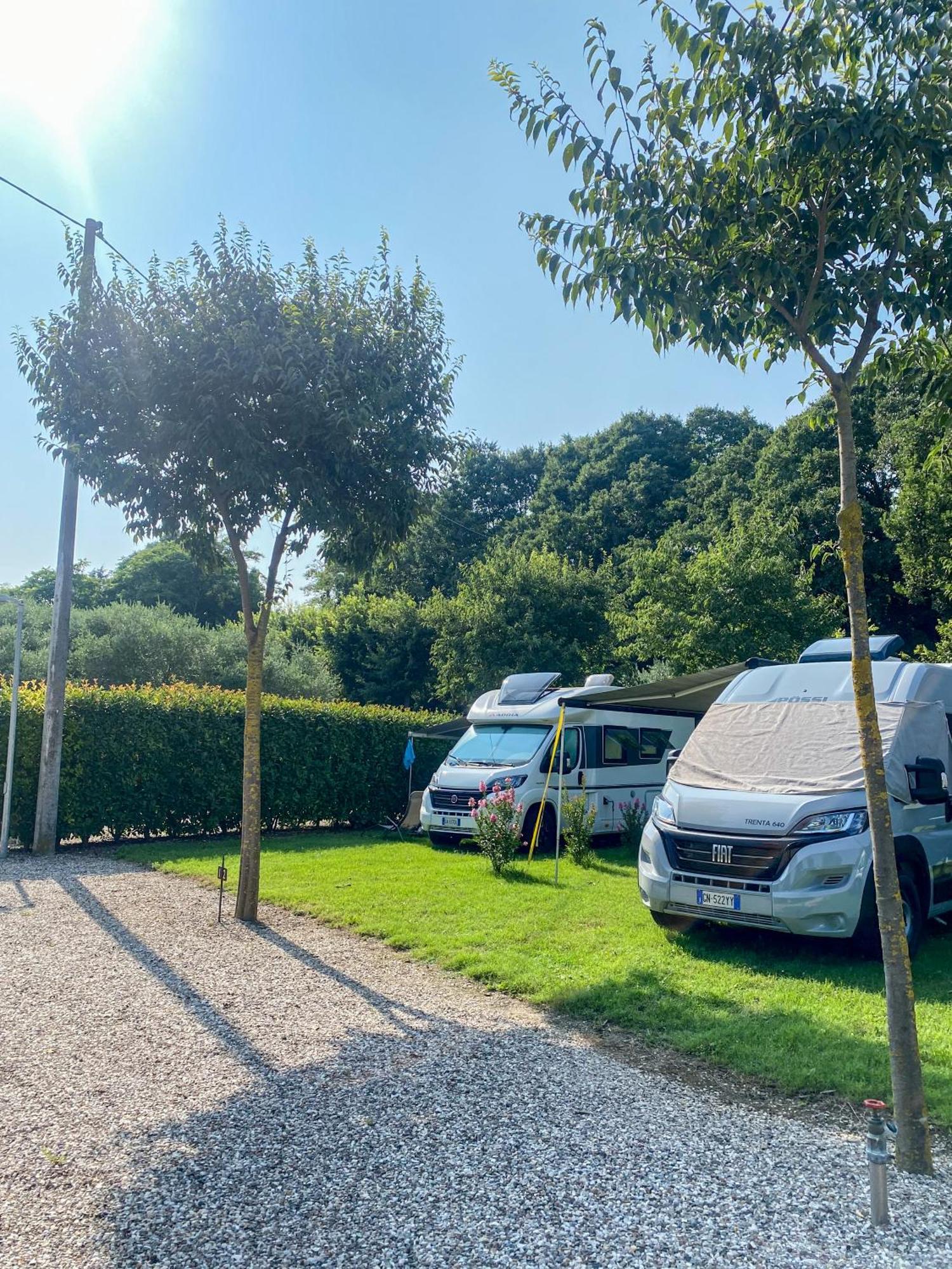 Seregnér Agricamping - Adults Only 18 - solo piazzole libere per camper, tende e roulotte Monzambano Extérieur photo